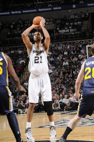 仅次于大梦&登&威，阿门圣诞大战达成25+5+5成火箭队史第四人（阿门圣诞大战斩获25+5+5，继大梦、登哥、威少后成火箭队史第4人）