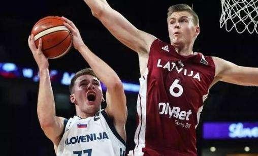 詹姆斯谈圣诞大战：我当然更想陪家人，能参与其中是种荣誉（詹姆斯谈圣诞大战：更想陪伴家人，但能出战是一份荣誉）