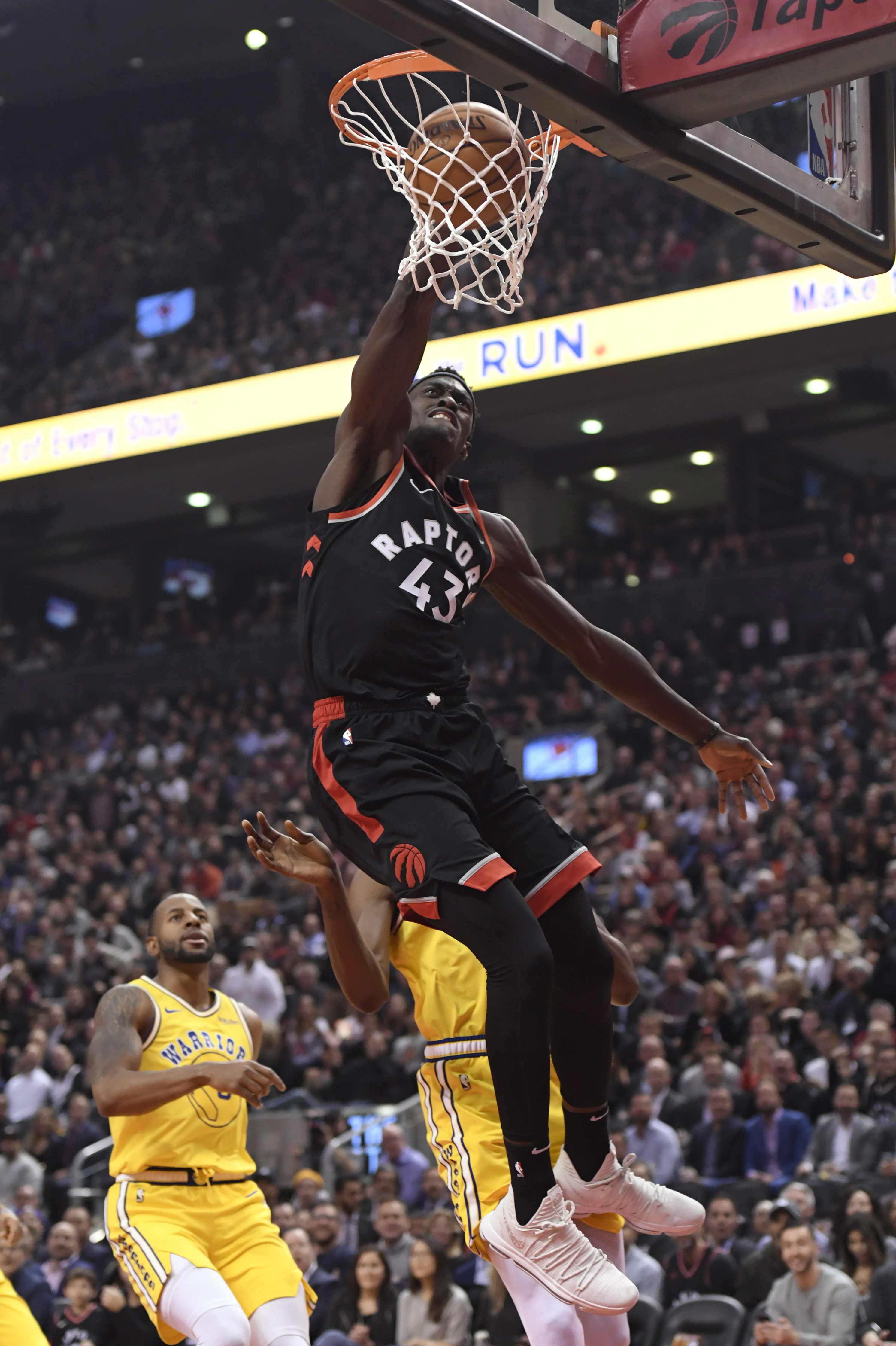 本菲卡客场2-0阿贾克斯，萨穆埃尔-达尔、巴雷罗建功（本菲卡客场2比0击败阿贾克斯，萨穆埃尔-达尔和巴雷罗进球）