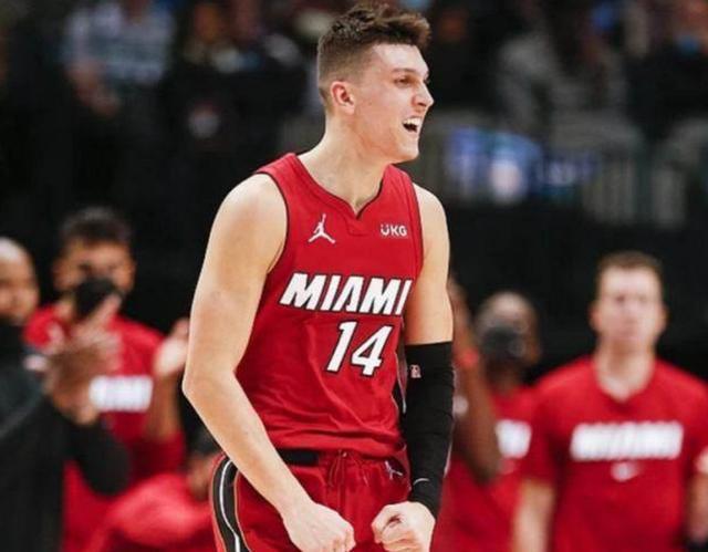 多点开花！意大利女排3-0波兰队，晋级世联赛决赛，约战巴西队（意大利女排3-0零封波兰，强势晋级世联赛决赛，将与巴西会师）