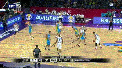 一场0-1爆出大冷门，意甲领头羊倒下，惨遭淘汰，萨里神换人（0-1爆冷！意甲领头羊出局，萨里妙手换人奏效）