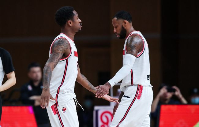 C罗晒与特朗普合照：感谢总统先生的邀请和热情欢迎（C罗晒与特朗普合影：感谢总统先生的邀请与热情接待）