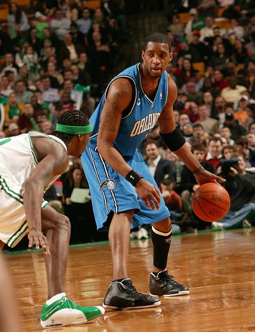 巴萨半场0-1落后法兰克福（半场战罢，巴萨0-1暂时落后法兰克福）