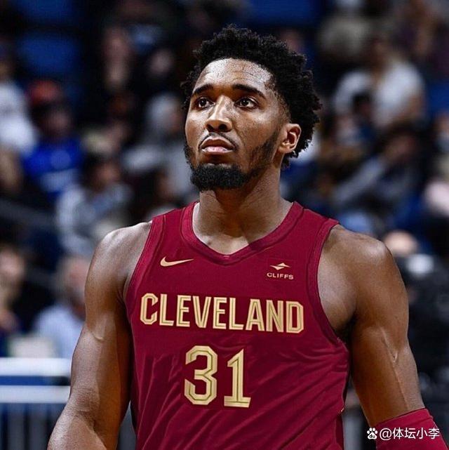 独特的精气神：肯威的足球魅力（与众不同的气质：肯威的足球风采）