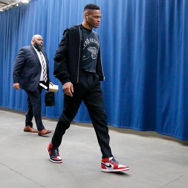 弗里克：佩德里只是有点累；德容生病了所以我们让他回家休息（弗里克：佩德里只是疲劳，德容因病已回家休养）