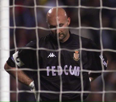 TA：前职业扑克选手执教球队升入奥超，善于理性做出战术调整（TA：从职业扑克到主帅，他率队升上奥超，理性决策精于战术调整）