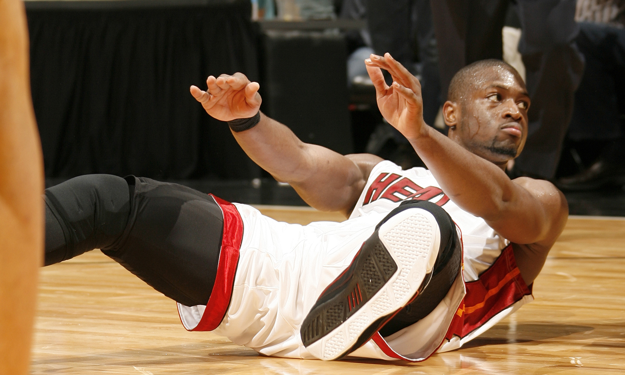 CBA：青岛队强势发挥 主场击败上海（CBA：青岛队主场发威，力克上海队）