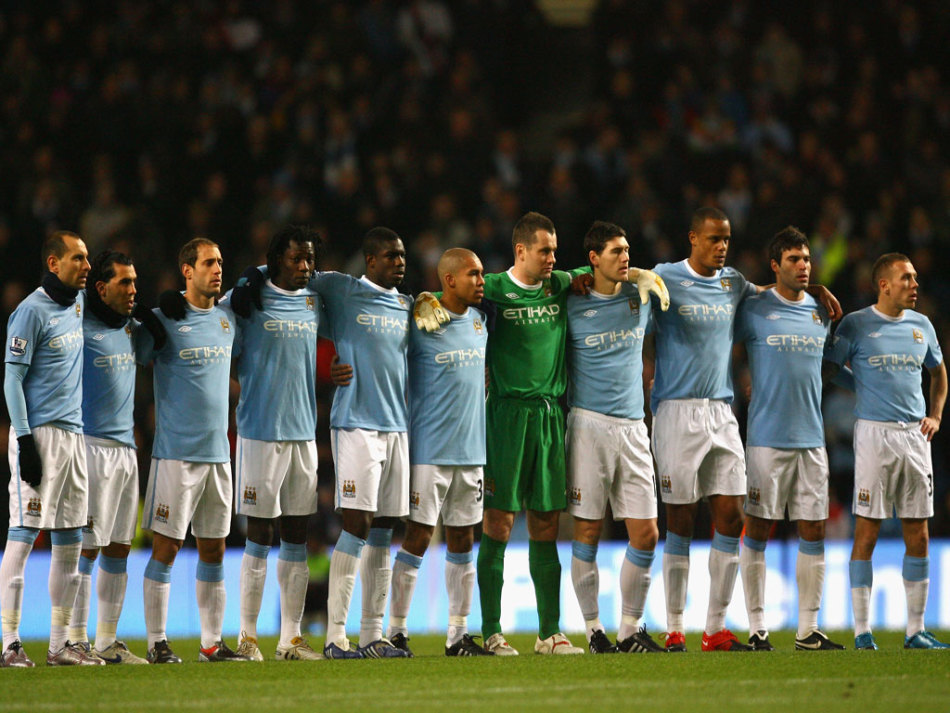 FM26逆天Bug，外场球员“闪现”至门前挡出对方主罚的点球（FM26爆出离谱Bug：外场球员瞬移到门前封堵对方点球）