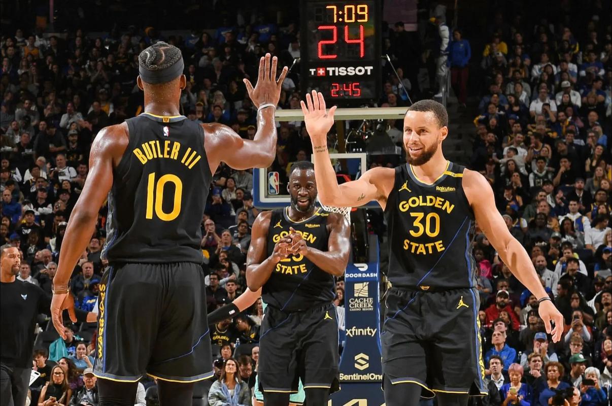 马卡报预测巴萨vs黄潜首发：佩德里缺阵，费兰亚马尔领衔（马卡报：巴萨战黄潜预计首发出炉——佩德里缺席，费兰与亚马尔领衔）