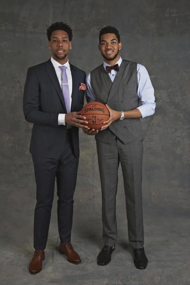 CBA：广东男篮顶住压力 力克广厦（CBA：广东男篮抗压制胜 击败广厦）