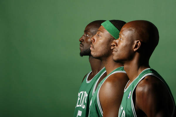 倒钩踢到对手面部被罚下，安东尼：我想赢，这是一个无意动作（倒钩误中对手脸部吃红牌，安东尼：只想赢，并非故意）