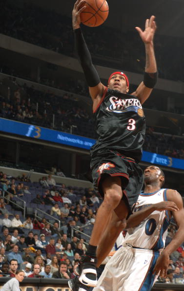 热议国安输球：下半场人员配置有问题；下赛季亚冠前景不乐观（国安失利引发热议：下半场用人存疑，来季亚冠前景堪忧）