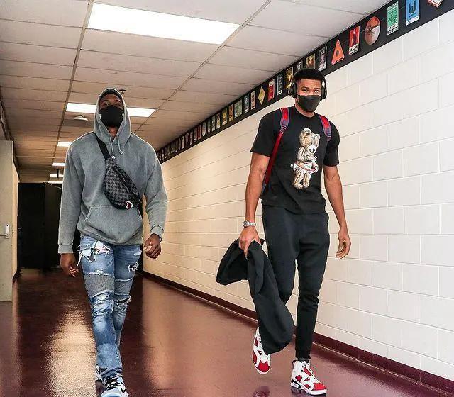 都体：乔纳森·戴维在尤文被孤立，队友从不邀请他聚餐（都体：乔纳森·戴维在尤文遭队内孤立 队友从未邀请其聚餐）