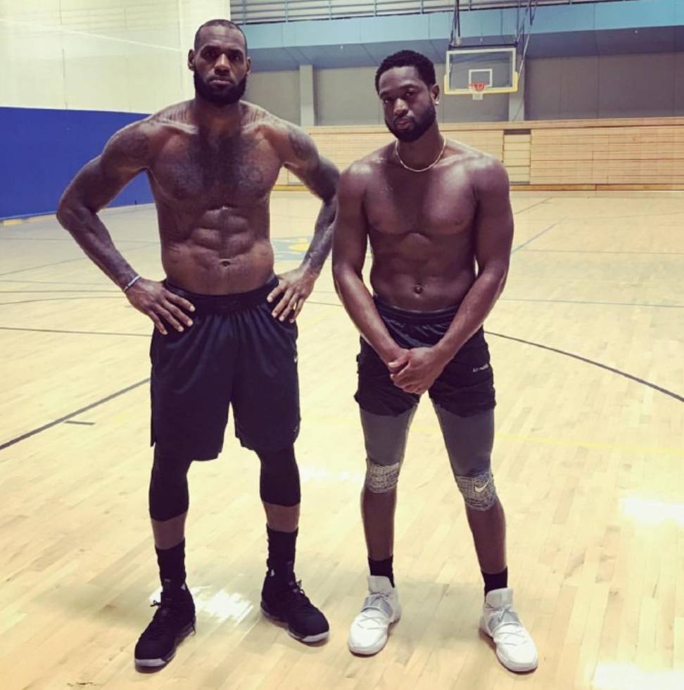 足球国足训练强度升级，体能教练参与指挥（国足加码训练强度，体能教练亲自指挥）