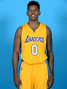 德甲官博祝贺邵佳一：期待邵佳一带领中国国家队走向更高舞台（德甲官博发文祝贺邵佳一：盼其率中国国家队迈向更高舞台）