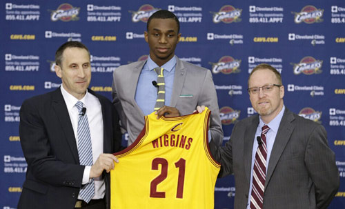 足球训练中如何提升爆发力？（足球训练提升爆发力的实用指南）