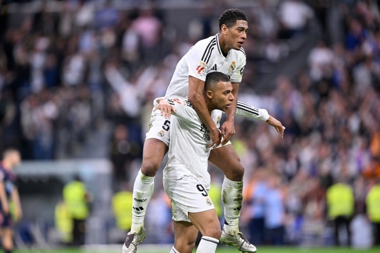 火箭哈登末节爆发连得15分（火箭哈登末节发力连砍15分）