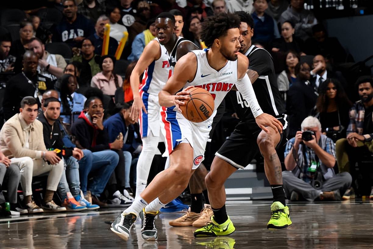 图片报：拜仁17岁小将吉布森因违反规定被送回母队翁特哈兴（德媒：拜仁17岁小将吉布森因违纪被遣返回母队翁特哈兴）