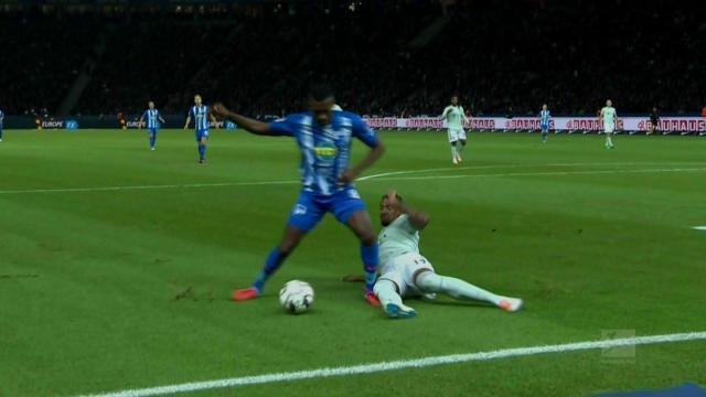 兰德尔三分出手，赛场风云变幻（兰德尔外线开火，比赛局势骤变）