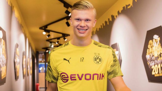 身边人都在享受美食美酒，英格兰职业球员如何过圣诞节？（他人尽享美食美酒，英格兰职业球员的圣诞如何度过？）