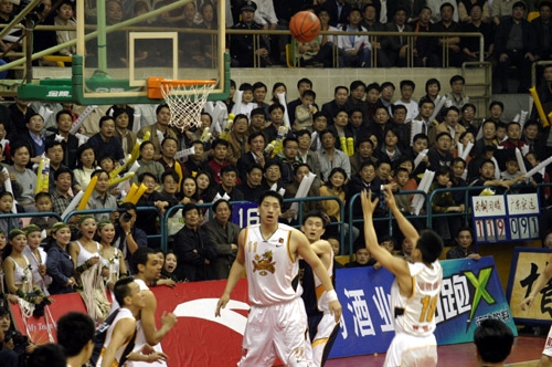 C罗前队友：C罗能踢到100岁！不喜欢梅西就不喜欢足球！（C罗昔日队友：C罗能踢到百岁！不喜欢梅西就不是足球迷！）