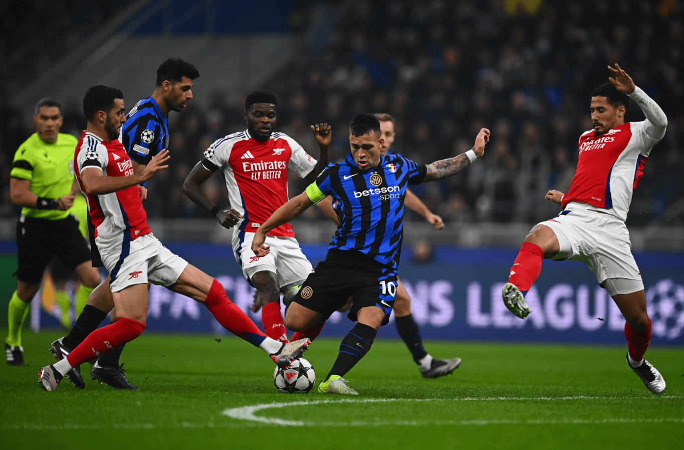 鲍威尔爆发，高诗岩关键三分制胜，山东男篮险胜北京（鲍威尔火力全开，高诗岩致胜三分，山东男篮险挫北京）