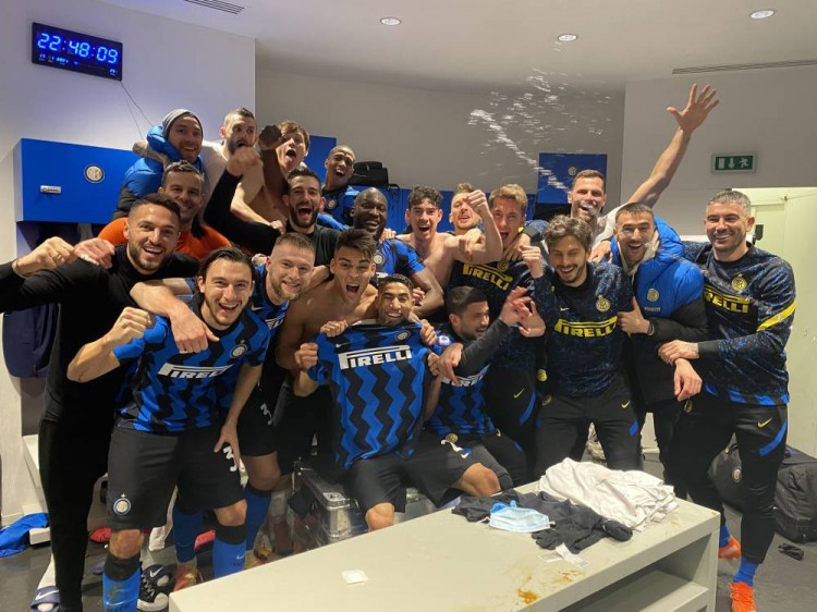 陈盈骏半场表现惊人，8中7高效得分（陈盈骏半场火力全开，8投7中效率爆棚）