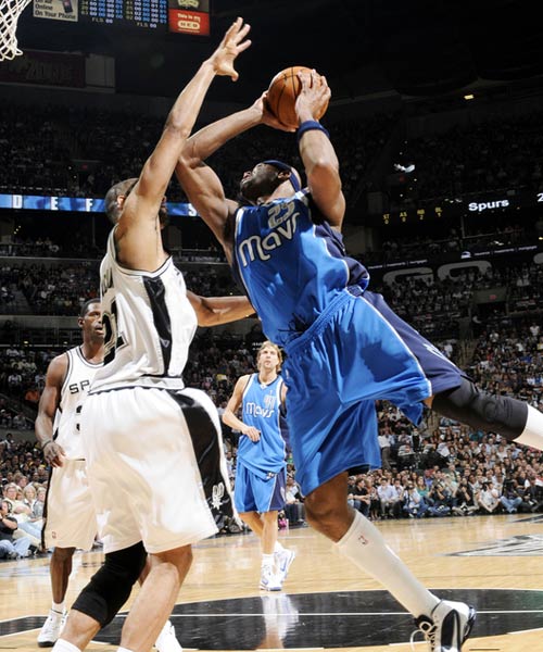 哈特揭示NBA杯与季后赛氛围差异（哈特：NBA杯与季后赛的氛围截然不同）