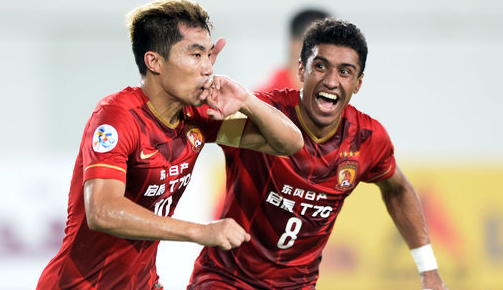 湖人詹姆斯关键三分锁定胜利（詹姆斯关键三分助湖人锁定胜局）