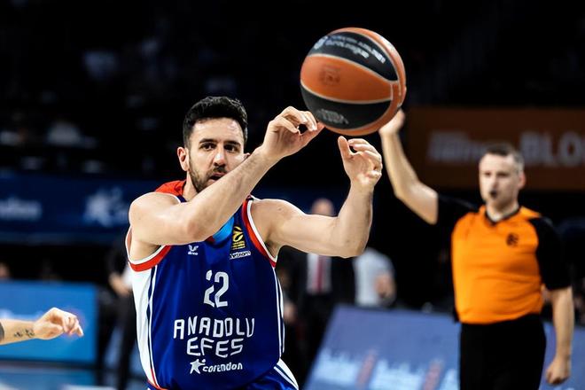 东契奇缺阵独行侠攻防失据（东契奇缺席，独行侠攻守失衡）